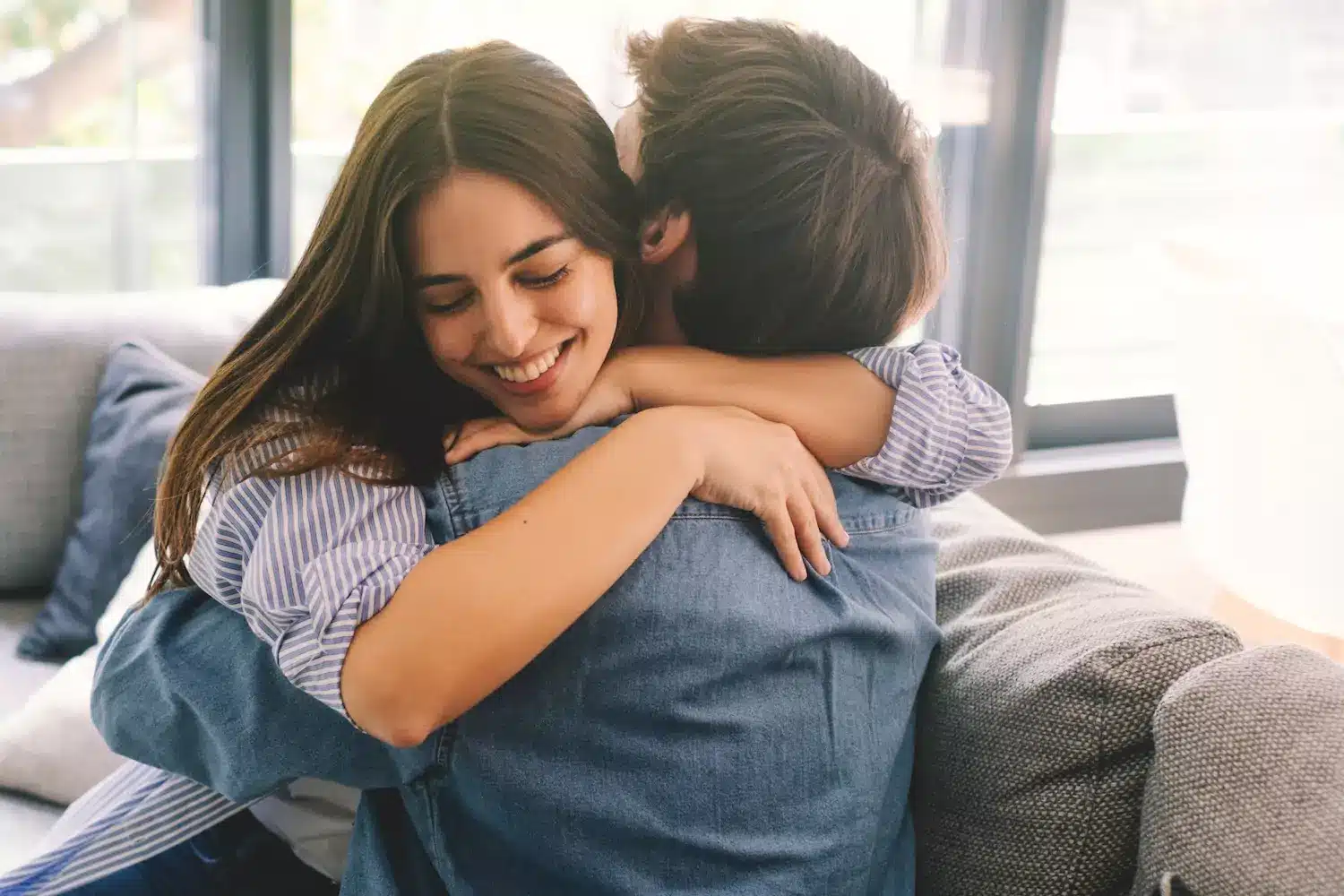 Femme soutenant son partenaire avec bienveillance