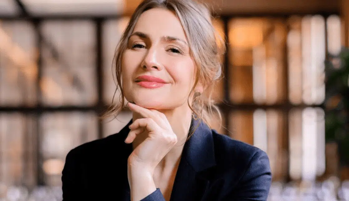 Femme essayant de tout contrôler