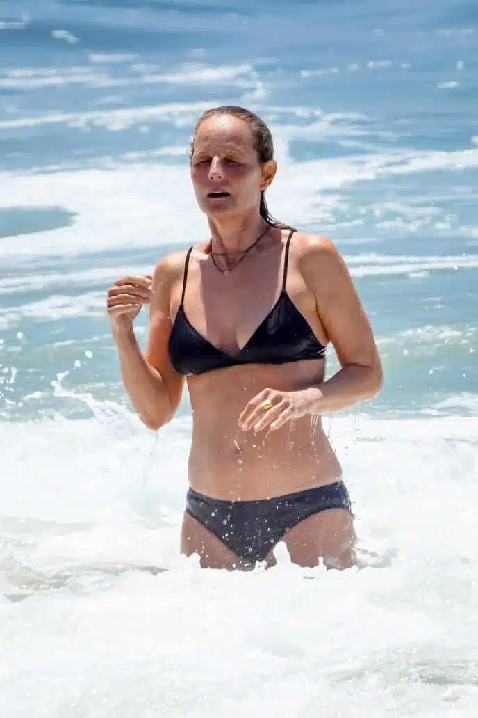 Helen Hunt en maillot de bain noir