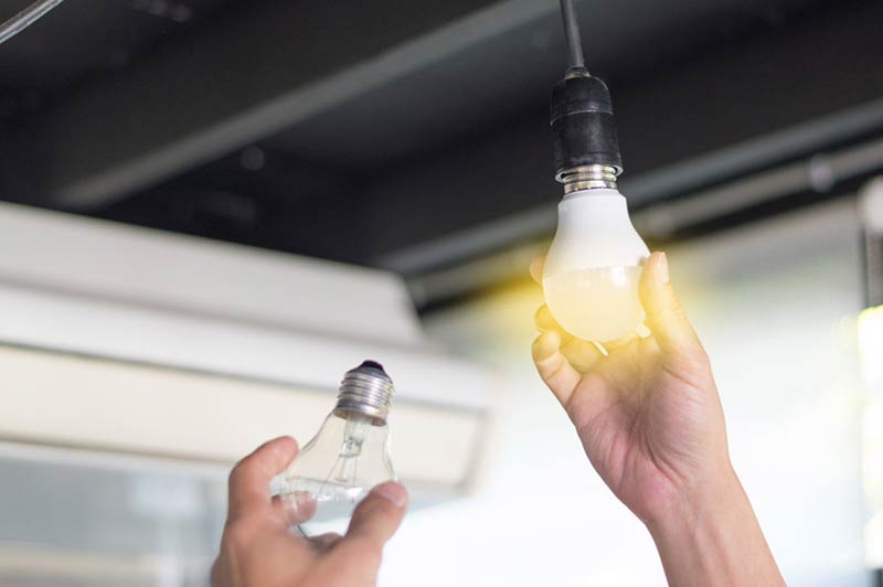 Comparaison avant/après modification d'ampoule LED