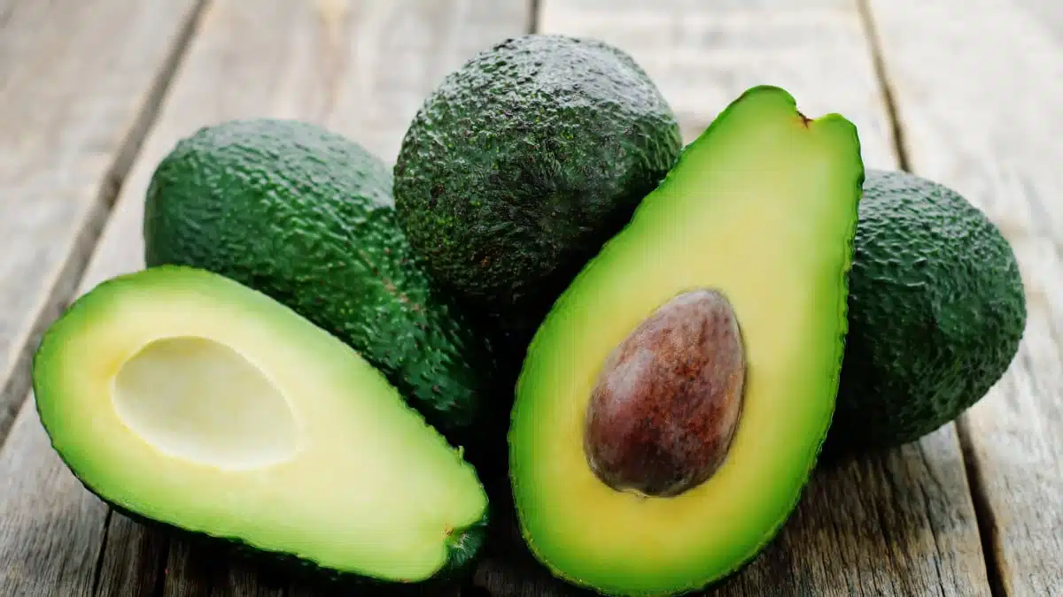 Avocat coupé en deux