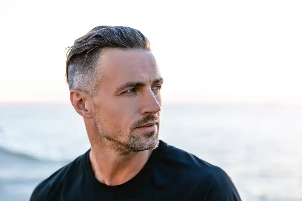 Représentation visuelle du processus de grisonnement des cheveux