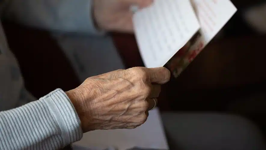 Papiers manuscrits jaunis