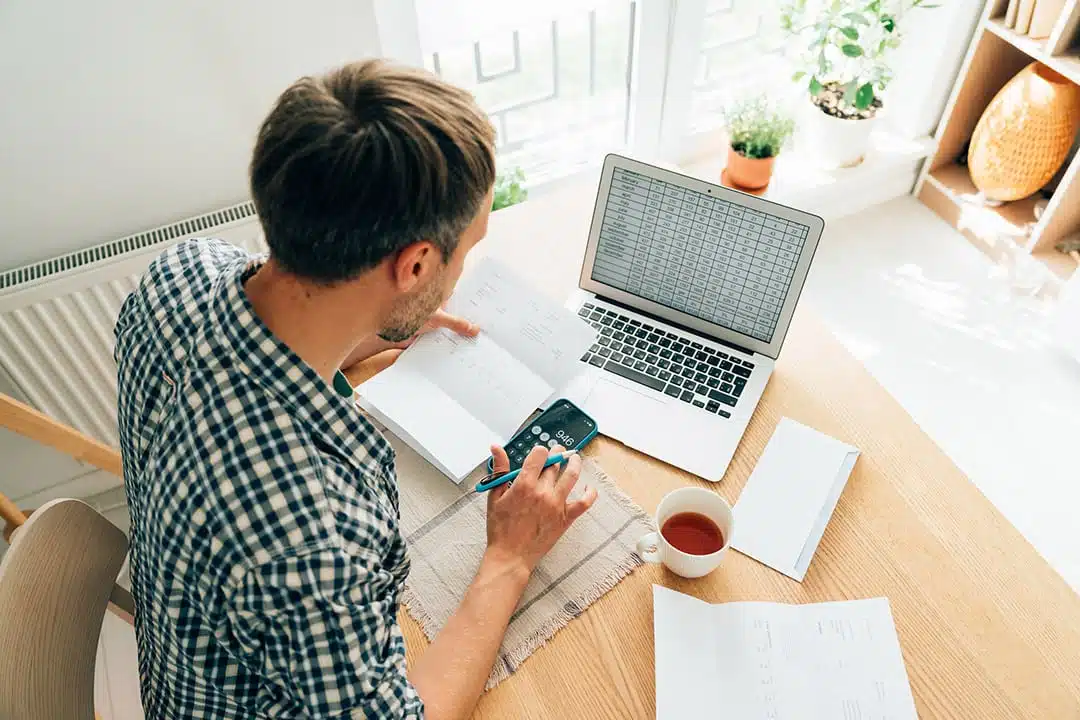 Dossier fiscal et ordinateur portable