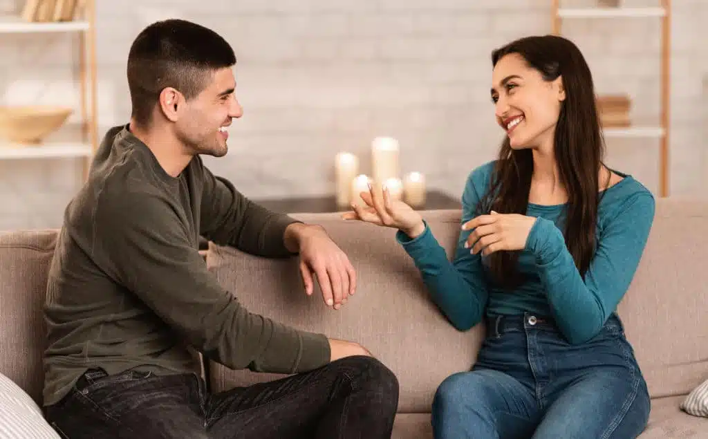 Couple se soutenant dans les moments difficiles