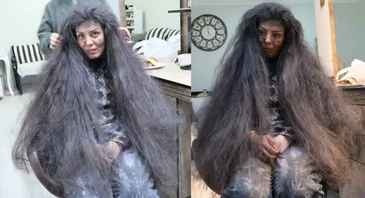 Femme aux cheveux longs et emmêlés avant sa transformation