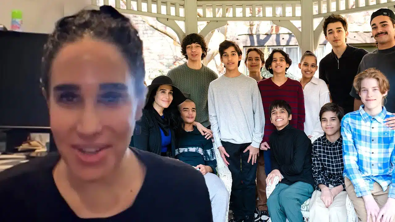 Nadya Suleman partageant un moment complice avec ses enfants