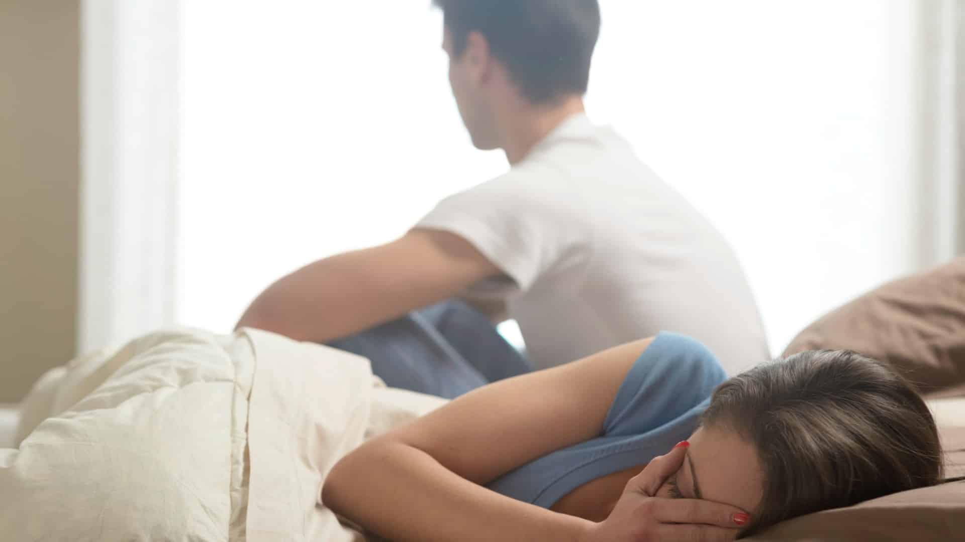 Photo évocatrice du poids du secret et de la dualité