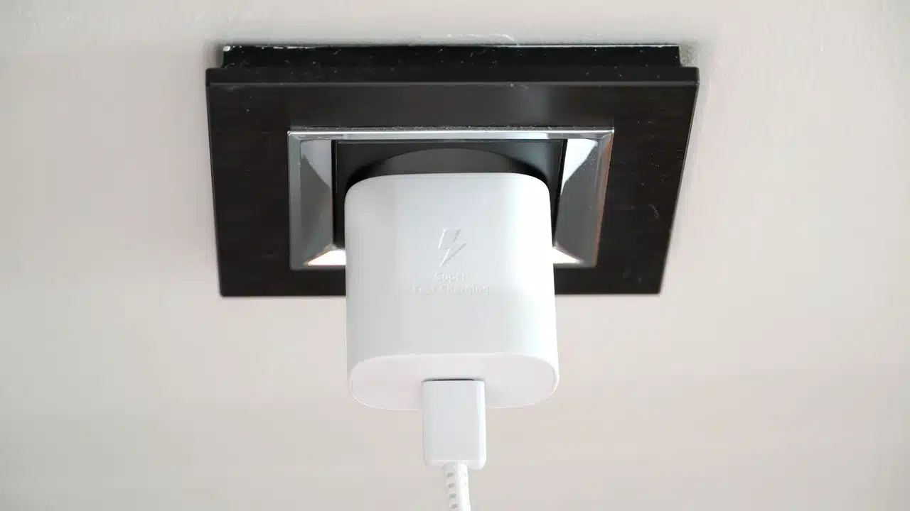 Chargeur de téléphone surchauffant