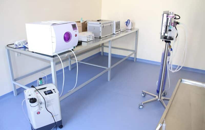 Cérémonie improvisée à la clinique vétérinaire