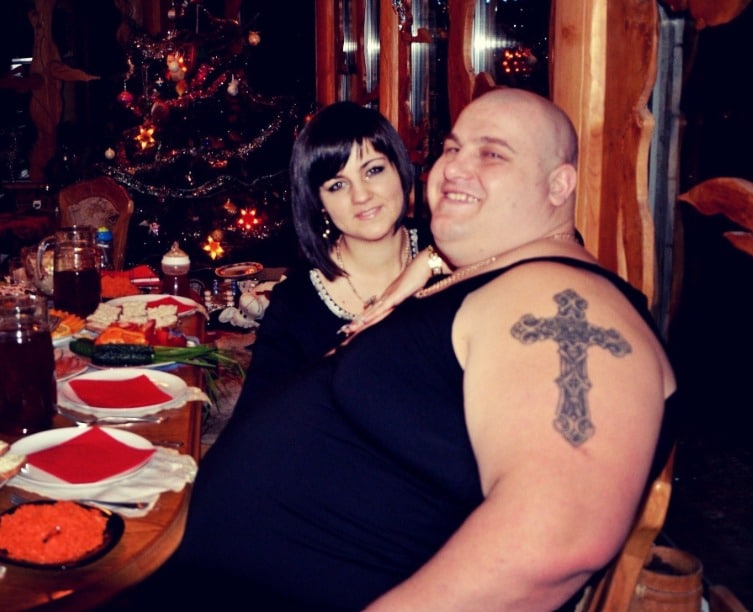 Arkadiy et sa femme, Oksana, souriants après sa transformation