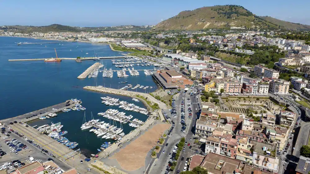 Ville de Naples vue des Champs Phlégréens