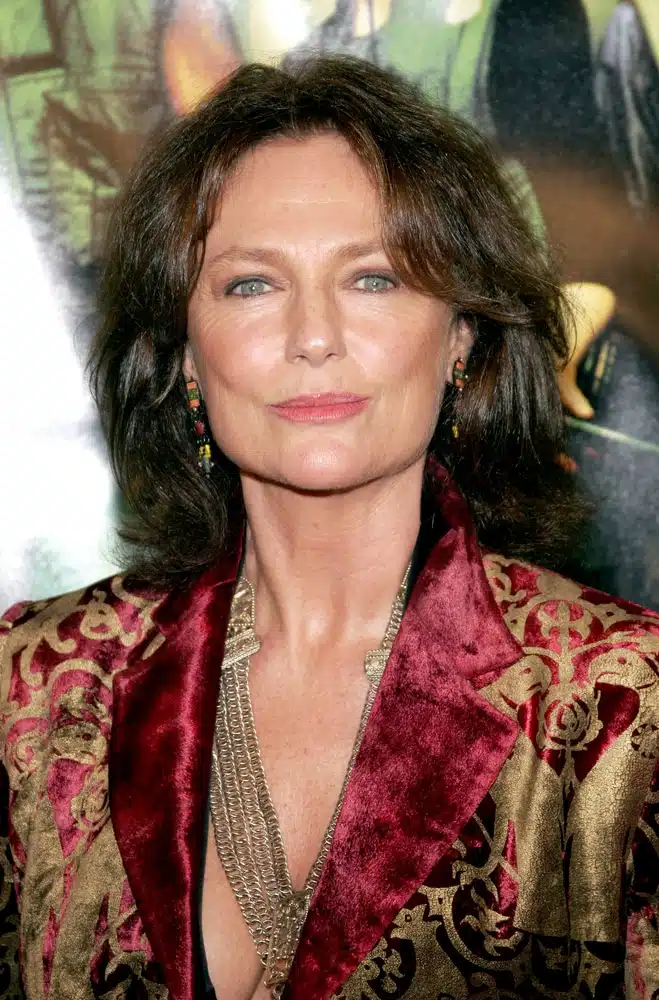 Jacqueline Bisset récente sur un plateau de tournage