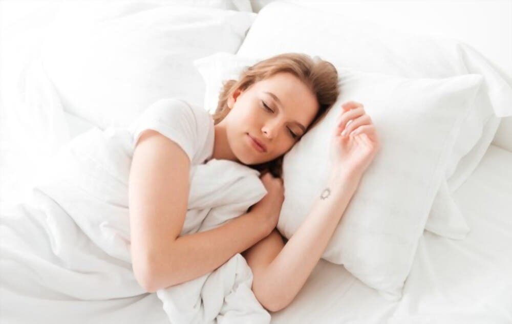 Dormir sur le côté gauche – source : spm