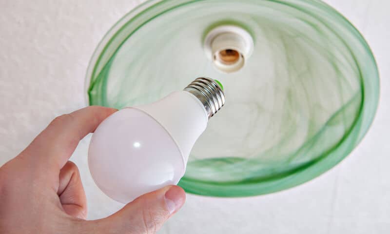 Ampoule LED démontée montrant ses composants