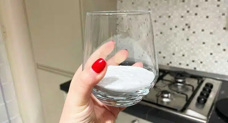 Utilisation du bicarbonate pour nettoyer les placards