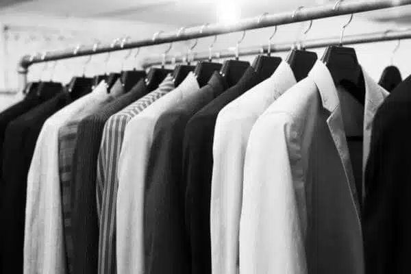 Veste ancienne suspendue