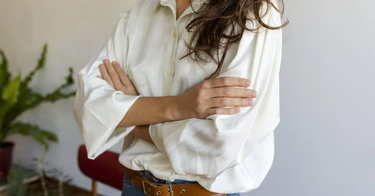 Vêtements blancs ternis