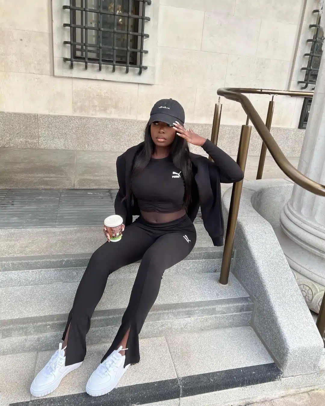 Tenue noire stylée