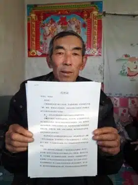Wang Enlin dans son environnement rural